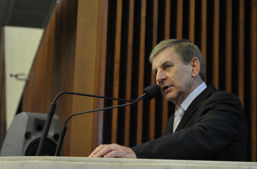 Na tribuna, deputado Elio Rusch (DEM). 