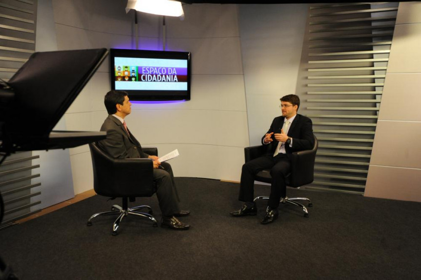 "Espaço Cidadania" entrevista o procurador do Estado do Paraná Eduardo Moreira Lima Rodrigues de Castro.