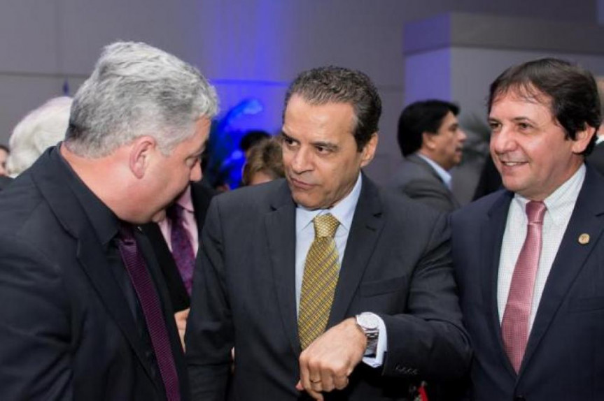 Secretário estadual de Turismo, Douglas Fabrício; ministro do Turismo, Henrique Alves; e deputado estadual,Chico Brasileiro. 