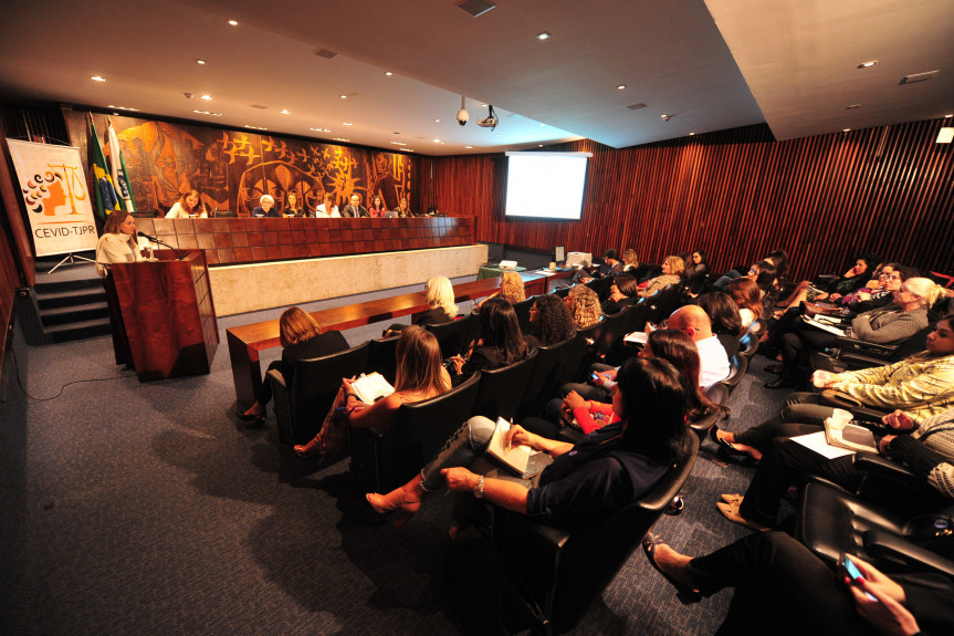 Seminário proposto pela Procuradoria da Mulher da Assembleia marcou o Dia internacional para a Eliminação da Violência contra a Mulher.