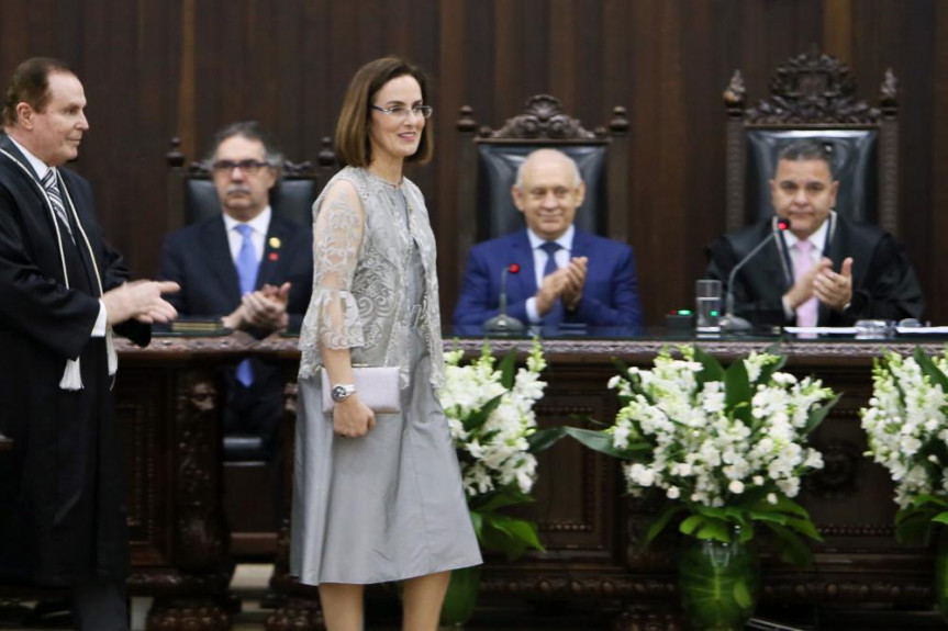 A advogada Priscilla Placha Sá assume como desembargadora do Tribunal de Justiça do Paraná.