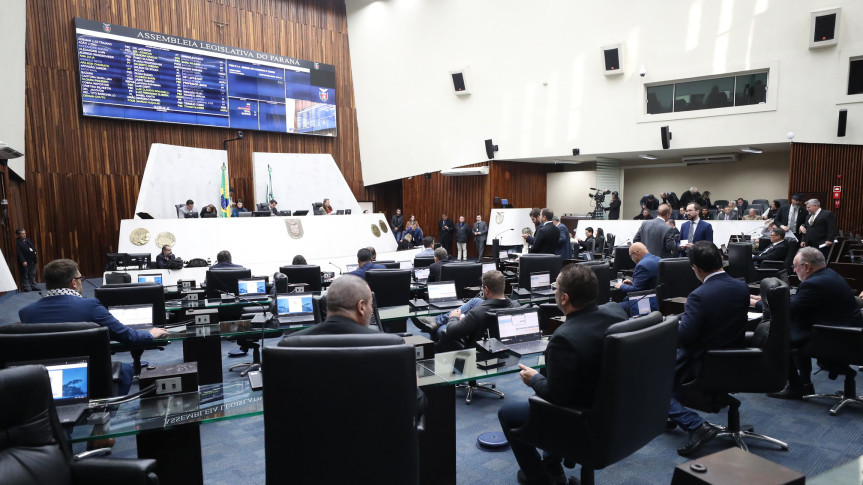 O texto avançou nas duas sessões plenárias ordinárias realizadas nesta terça-feira (10) – uma do dia e outra antecipada da quarta-feira (11), na Assembleia Legislativa do Paraná.