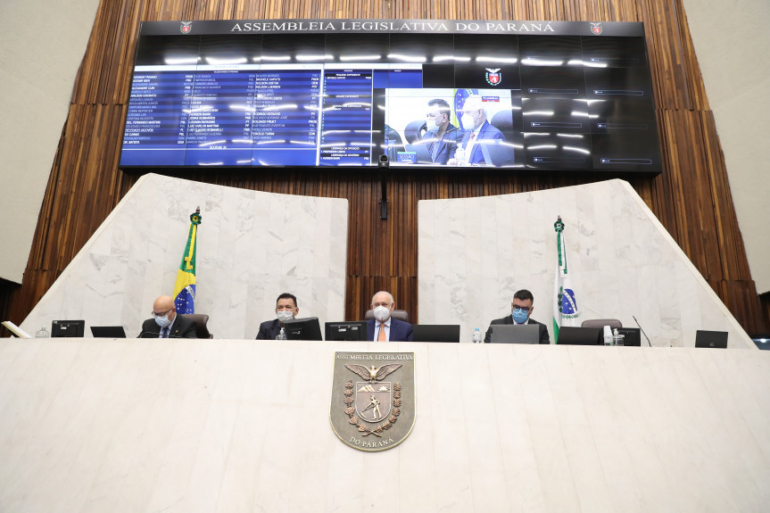 O presidente da Assembleia, deputado Ademar Traiano, e o primeiro secretário, deputado Luiz Claudio Romanelli, recepcionaram o deputado estadual amazonense Tony Medeiros (PSD-AM).