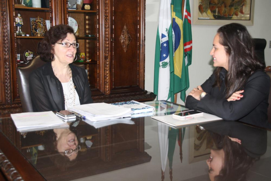 Secretária de Estado da Educação, Ana Seres Trento Comin e a deputada Maria Victória (PP).