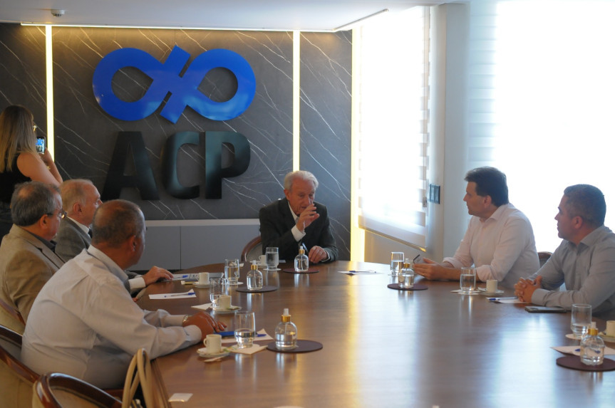 Reunião ocorreu na manhã desta terça-feira (26) na sede da ACP, em Curitiba.