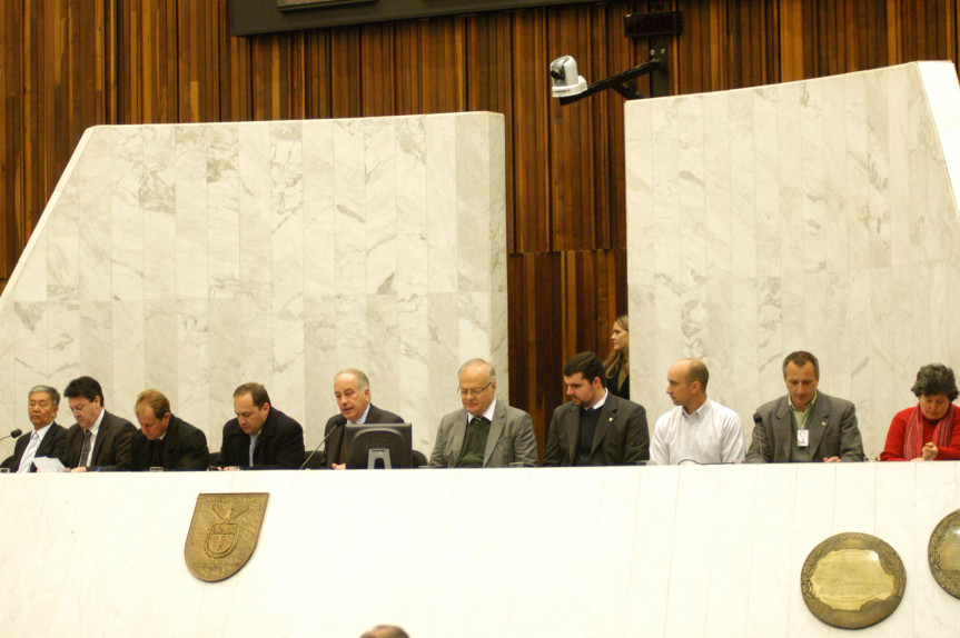 Deputados e entidades debatem sobre espécies exóticas no Paraná.