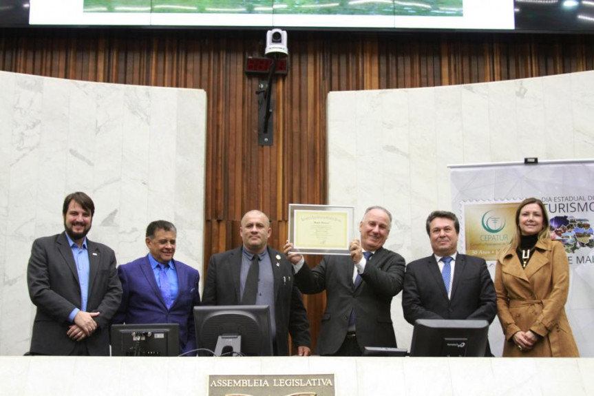 Sessão solene celebrou os 50 anos da Paraná Turismo.