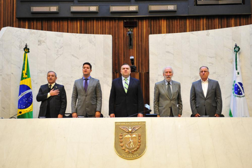Sessão Solene Comemorativa ao "Dia do Comerciante", proposta pelos deputados Ney Leprevost (PSD) e Guto Silva (PSD).
