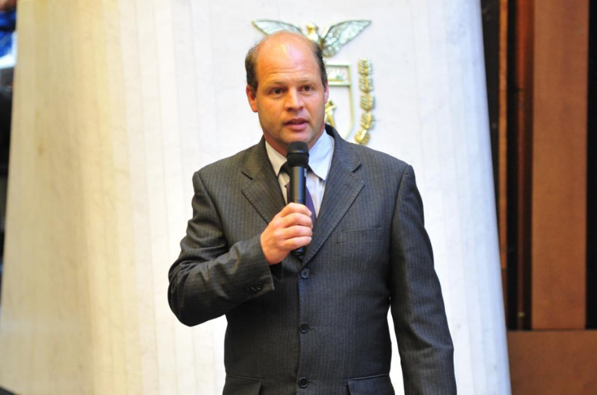 Diretor do Centro Estadual de Vigilância Sanitária, Paulo Costa Santana.