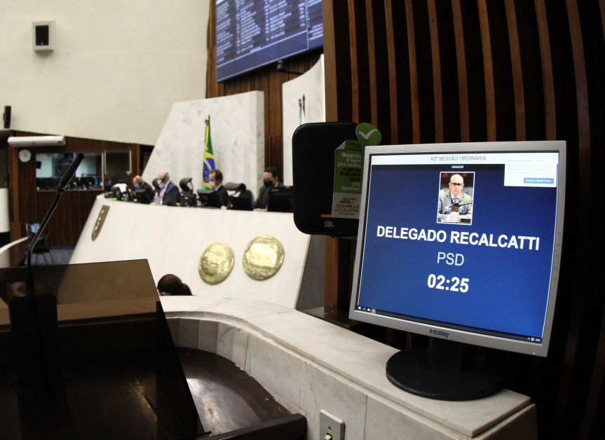 Projeto do deputado Delegado Recalcatti (PSD) prevê a definição das categorias de trabalhadores e servidores públicos que devem receber tratamento prioritário.