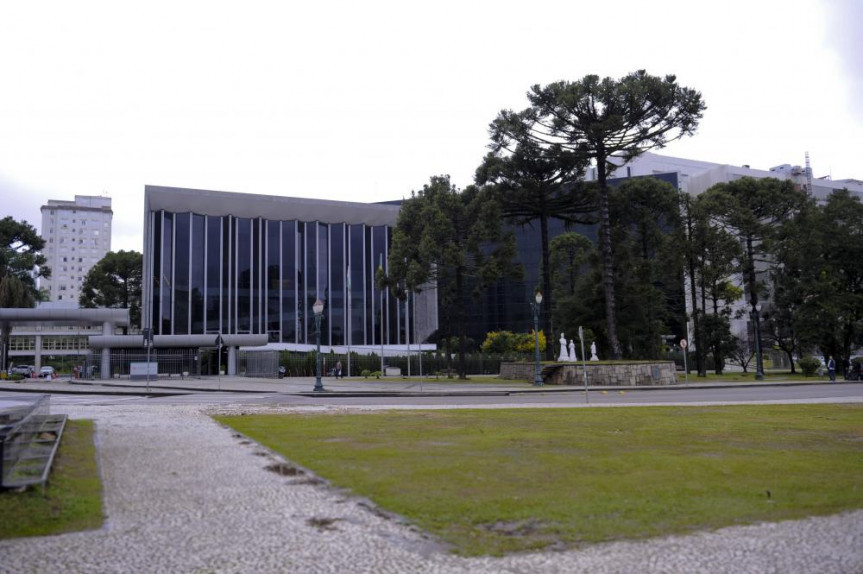 Fachada Assembleia Legislativa do Paraná.