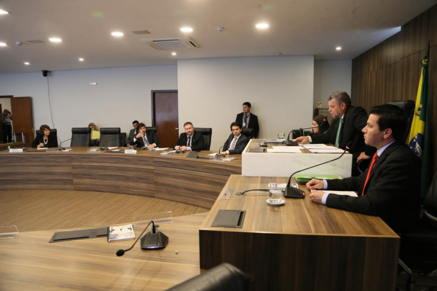 Reunião da Comissão de Finanças e Tributação foi presidida, nesta terça-feira (27), pelo deputado Delegado Jacovós (PL).