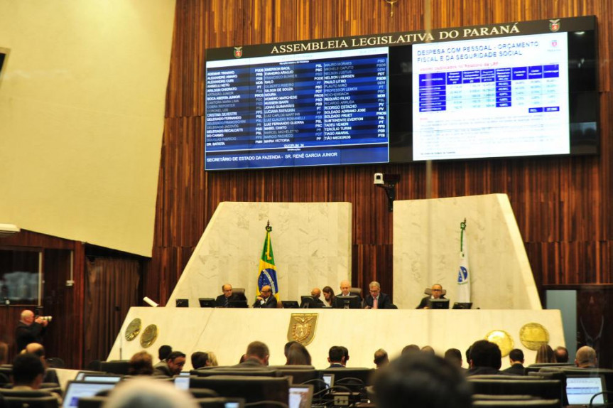 A sessão plenária desta terça-feira (27) teve a apresentação das metas fiscais do 3º quadrimestre de 2018 pelo secretário Renê Garcia Junior, de Estado da Fazenda (SEFA).