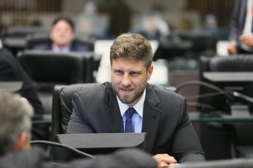 Deputado Requião Filho está pedindo apoio à PEC que trata do tema.