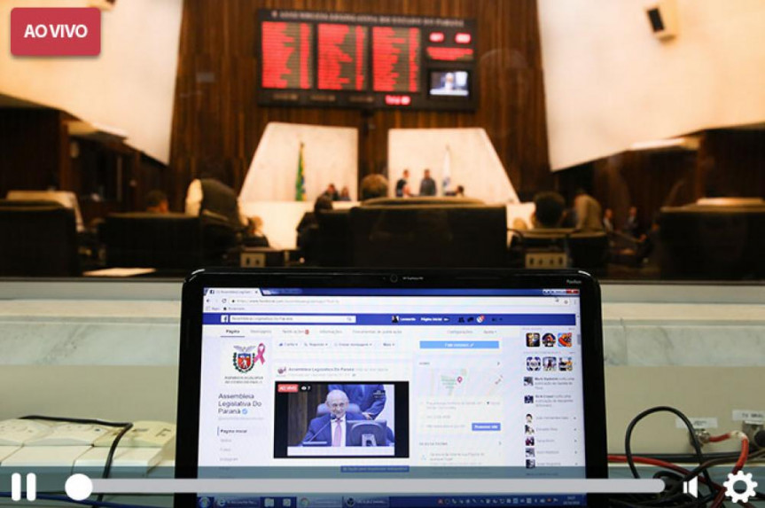 Sessões plenárias transmitidas ao vivo pelo Facebook.