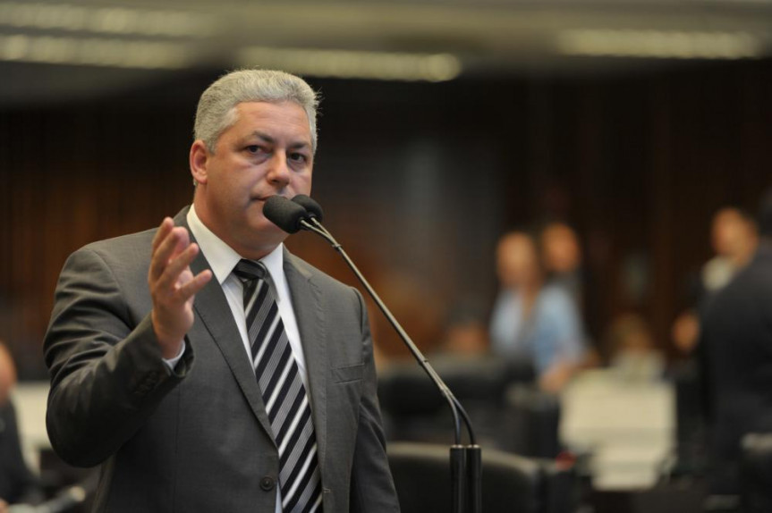 Deputado Douglas Fabrício (PPS) durante a sessão plenária de segunda-feira (07).