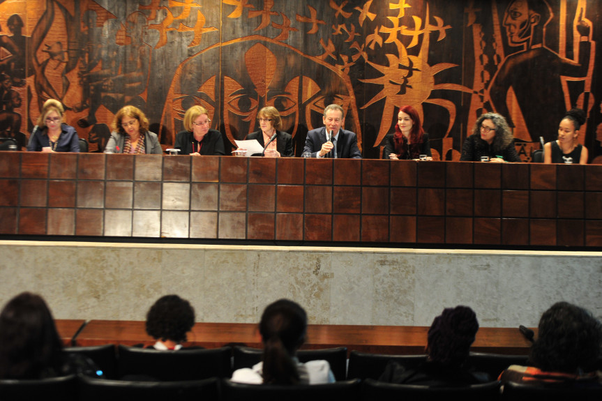 “Políticas Públicas para as Mulheres: Conquistas e Desafios” foi o tema do encontro proposto pela deputada Luciana Rafagnin (PT).