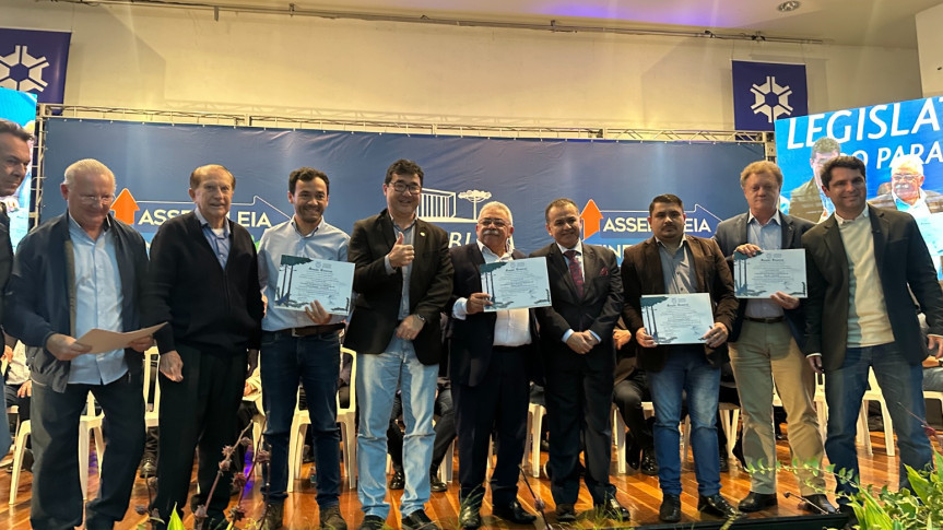 Homenagens foram entregues na Sessão Especial da Assembleia Itinerante, em Campo Mourão.