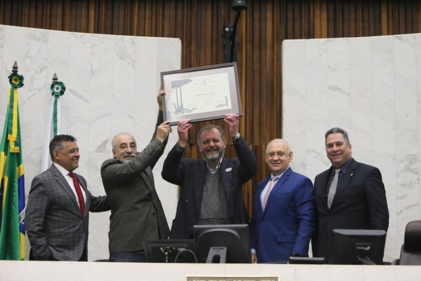 James Milton Kerne recebeu o título de Cidadão Benemérito do Paraná.