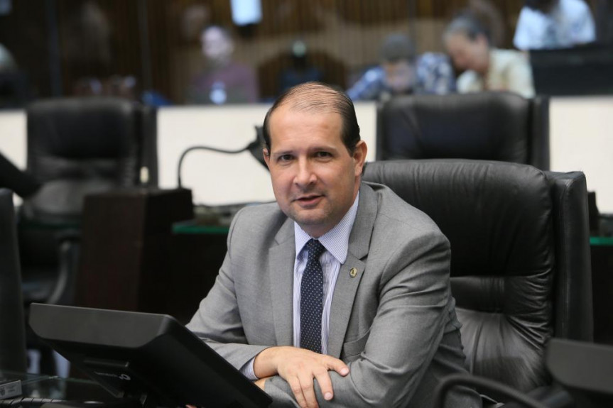 Deputado Marcel Henrique Micheletto (PR) falou sobre seus projetos no Política Total.