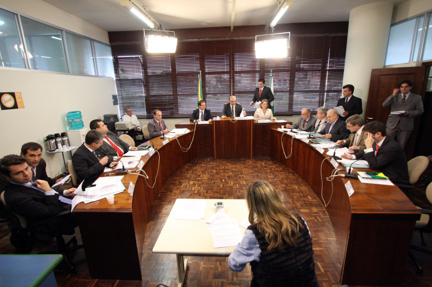Reunião da Comissão de Constituição e Justiça (CCJ) dessa segunda-feira (31/10).