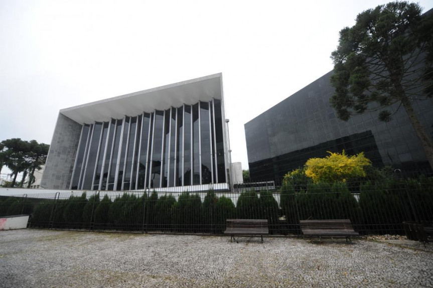 Fachada Assembleia Legislativa do Paraná.