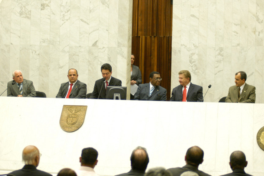 Deputado Cleiton Kielse (PMDB) abre sessão solene que comemora o Dia Nacional da Consciência Negra e os 316 anos da imortalidade de Zumbi dos Palmares.