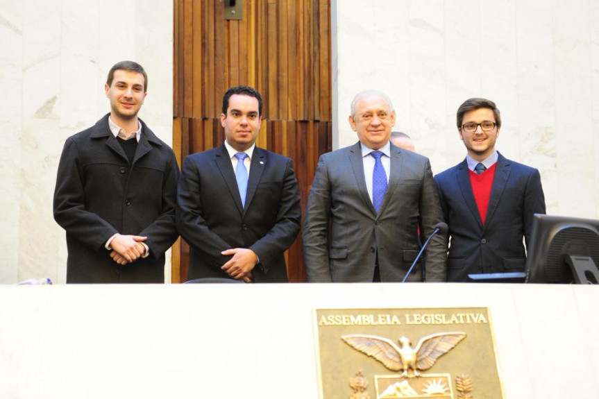 Projeto Parlamento Universitário foi lançado nesta segunda-feira (13) pelo presidente Ademar Traiano (PSDB).