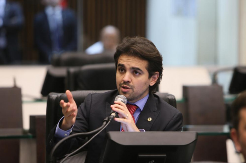 Deputado Luiz  Fernando Guerra (PSL): obras paralisadas representam serviços não oferecidos à população .