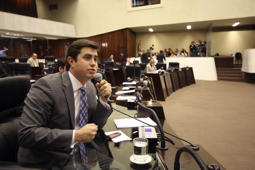Deputado Cesar Silvestri Filho (PPS) durante sessão ordinária.