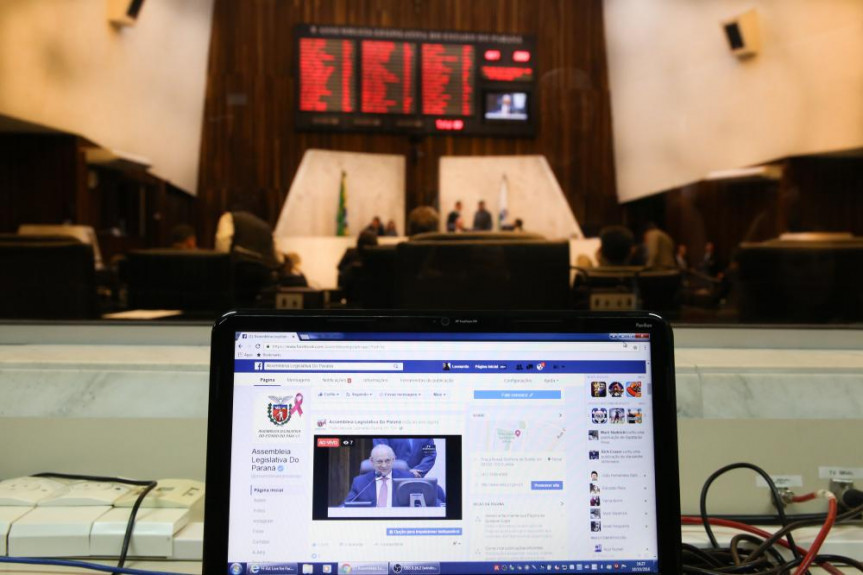 Sessões plenárias trânsmitidas ao vivo pelo facebook da Alep.