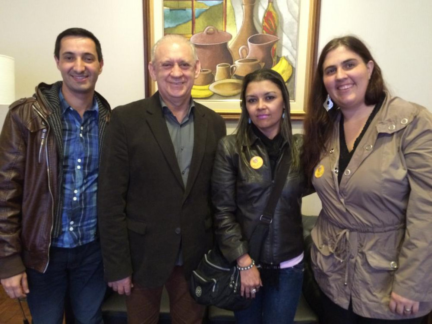 Professores foram recebidos pelo presidente Ademar Traiano na tarde desta quinta-feira (28).