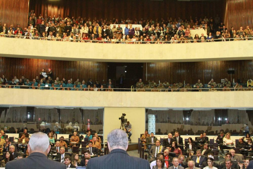 Sessão Solene em "Honraria de Mérito dos Trabalhadores em Comemoração ao Dia Internacional do Trabalho".