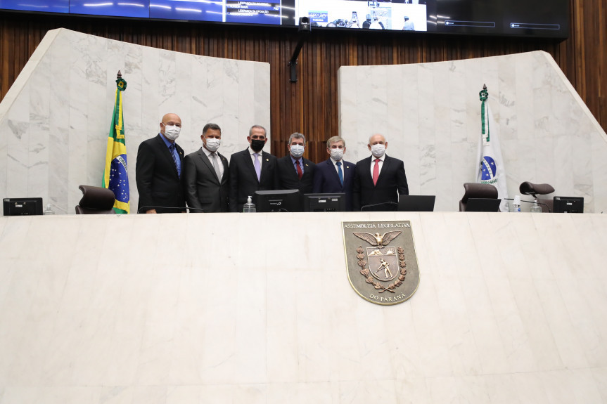 Deputados Nereu Moura, Elio Rusch, Adelino Ribeiro e Pedro Bazana reassumem mandato na Assembleia Legislativa.