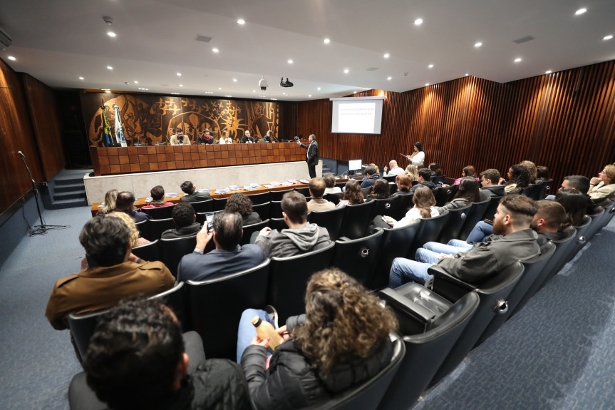 A Semana Acadêmica é organizada pela Escola do Legislativo em parceria com o Programa de Pós-graduação em Ciência Política da UFPR e Programa de Gestão Urbana da PUC-PR, com o apoio do Programa de Pós-Graduação em Direito e do Programa de Pós-Graduação em Políticas Públicas, ambos da UFPR.