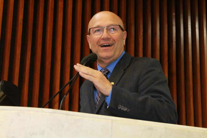 Deputado Luiz Claudio Romanelli (PSB), proponente da homenagem.