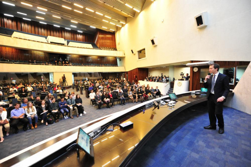 A Escola do Legislativo promoveu nesta terça-feira (26) o treinamento para o  Parlamento Universitário 2018.