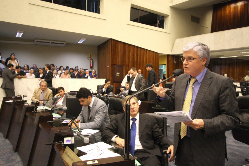 Presidente do Legislativo, deputado Valdir Rossoni (PSDB), destacou que “estava corrigindo um equívoco”.