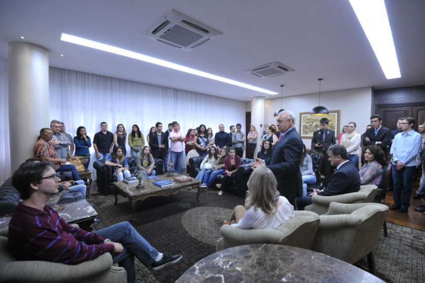 Presidente Ademar Traiano (PSDB) falou aos estudantes sobre o funcionamento do Poder Legislativo.