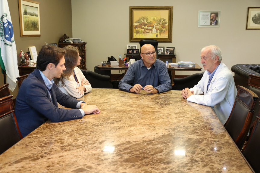 Reunião debate medidas de prevenção contra o avanço do novo coronavírus.