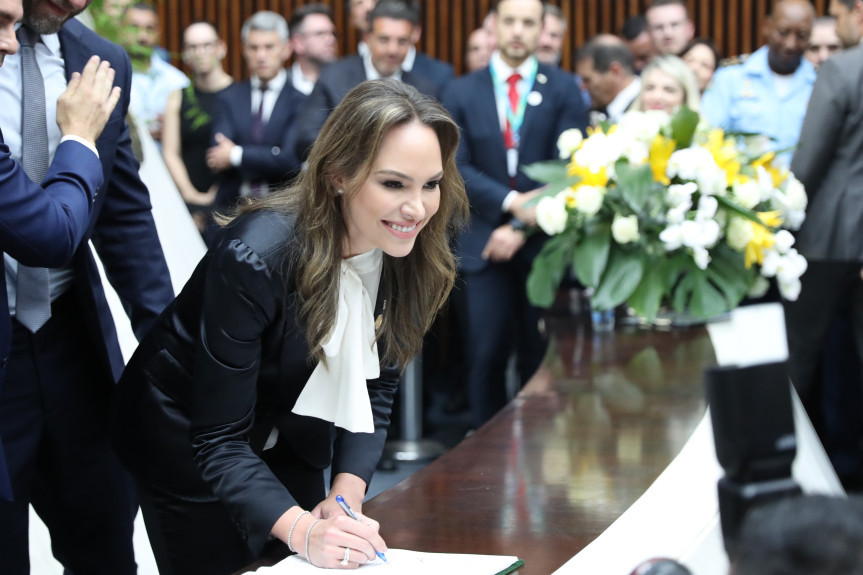 Durante a solenidade, Maria Victoria agradeceu a confiança dos parlamentares e destacou a importância das medidas de gestão que vem sendo adotadas pela direção da Casa.