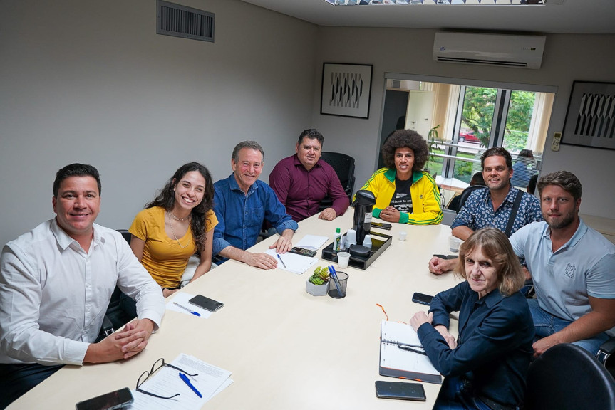 Reunião com a nova bancada de Oposição na Assembleia Legislativa definiu o nome do deputado Requião Filho (PT) para liderar o grupo.