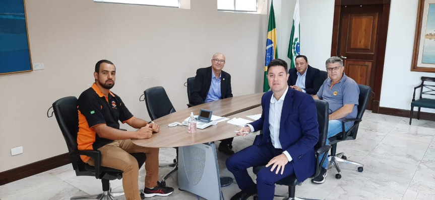 Deputados Romanelli e Hussein Bakri se reuniram com o chefe da Casa Civil Guto Silva e apresentaram a preocupação da Força Sindical do Paraná.