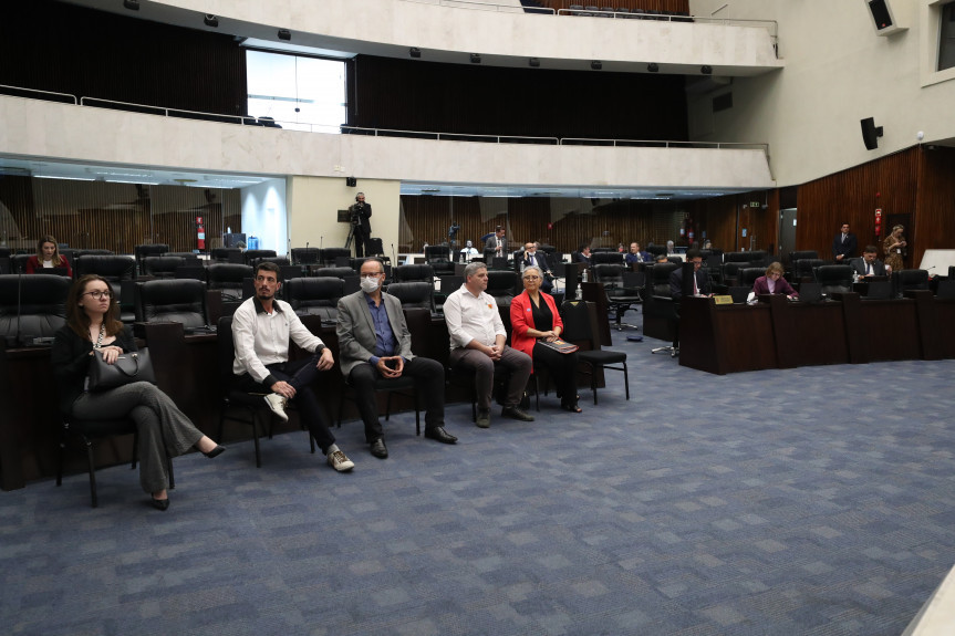 O Grande Expediente da sessão plenária foi utilizado por representantes do Fórum Estadual da Aprendizagem.