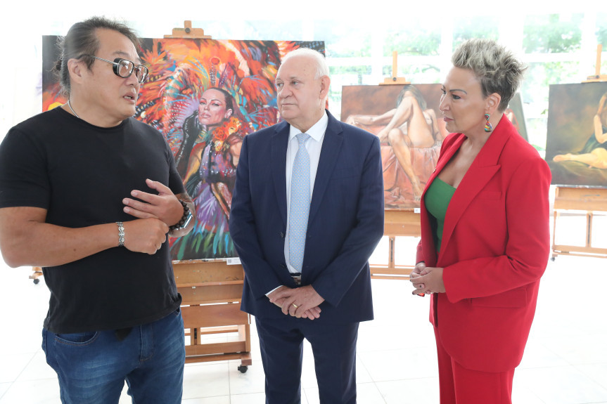 O presidente da Assembleia,  Ademar Traiano (PSD)), David Wang e a deputada Cloara Pinheiro (PSD)