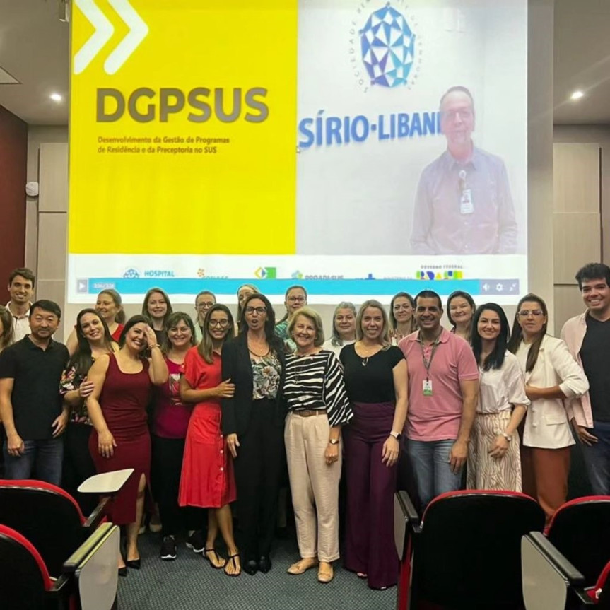 Palestra com servidores que participam de capacitação em Cascavel.