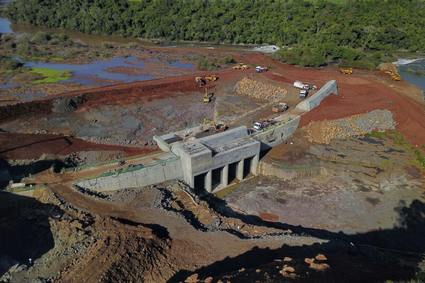 Pequena Central Hidrelétrica (PCH) Bela Vista, que está em construção entre os municípios de Verê e São João, no Sudoeste do estado.