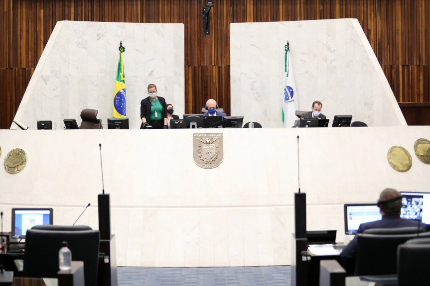 Pedido de vista na CCJ adia votação do projeto que autoriza e regulamenta o funcionamento de Colégios Cívico-Militares no Paraná.