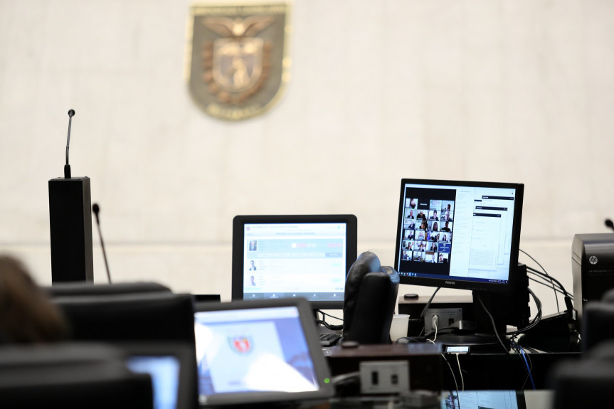 Deputados votam na sessão de segunda-feira (23) projeto que trata do parcelamento do ICMS.