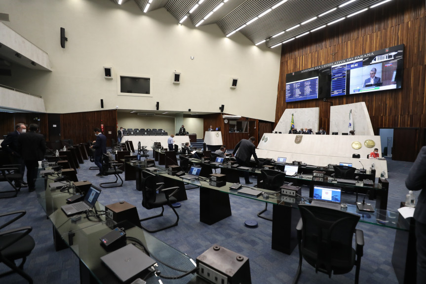 Deputados aprovam projeto que regulamenta o Programa Vizinho Solidário.